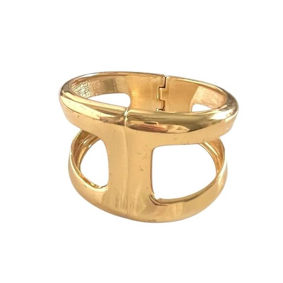 Gold Chunky Cut Out Hinge Clasp Bracelet - Picture 1 of 4